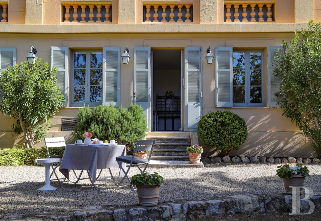 A garden flat in the former Grand Hotel orangery in Grasse, the world's perfume capital - photo  n°25